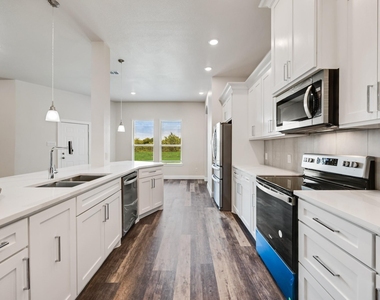3334 Knight Street - Photo Thumbnail 5