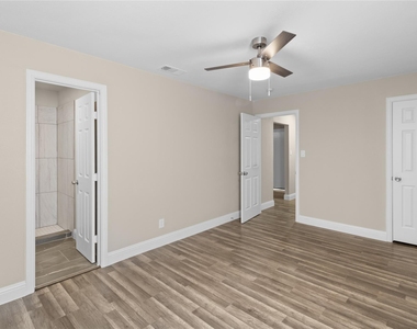 2907 Clinton Avenue - Photo Thumbnail 3