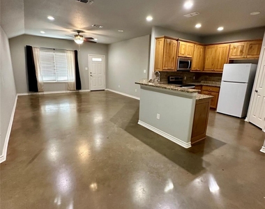 134 Dennis Drive - Photo Thumbnail 3