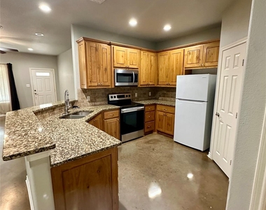 134 Dennis Drive - Photo Thumbnail 5