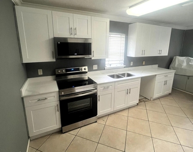 11290 Sw 20th Street - Photo Thumbnail 2