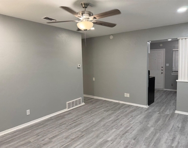 2509 Normont Circle - Photo Thumbnail 2
