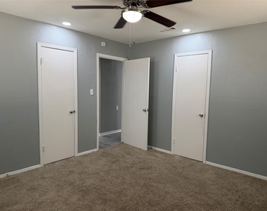 2509 Normont Circle - Photo Thumbnail 6