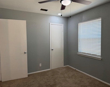 2509 Normont Circle - Photo Thumbnail 9