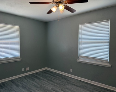 2507 Normont Circle - Photo Thumbnail 10