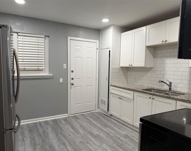 2507 Normont Circle - Photo Thumbnail 6
