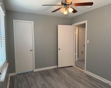 2507 Normont Circle - Photo Thumbnail 11