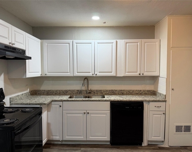 2506 Normont Circle - Photo Thumbnail 5