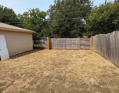 2506 Normont Circle - Photo Thumbnail 17