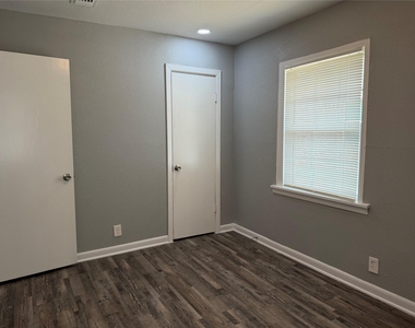 2506 Normont Circle - Photo Thumbnail 12