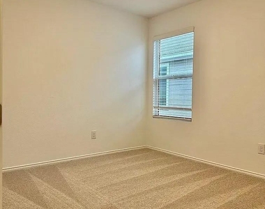 122 Wheatgrass Lane - Photo Thumbnail 7