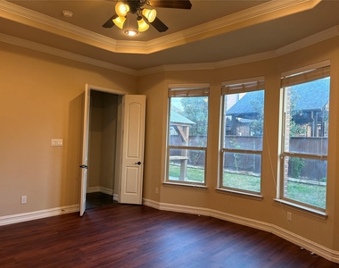 2530 Broadway Drive - Photo Thumbnail 19