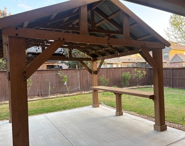 2530 Broadway Drive - Photo Thumbnail 12