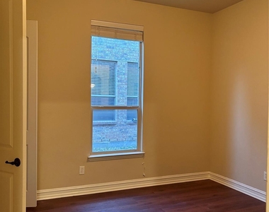 2530 Broadway Drive - Photo Thumbnail 23