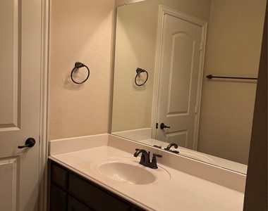 2530 Broadway Drive - Photo Thumbnail 28