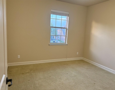 2530 Broadway Drive - Photo Thumbnail 31