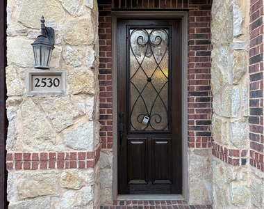 2530 Broadway Drive - Photo Thumbnail 1