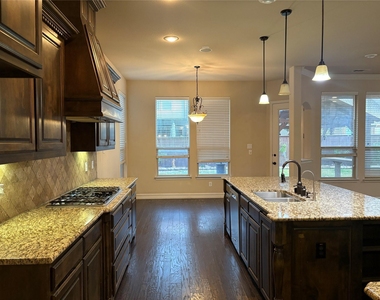 2530 Broadway Drive - Photo Thumbnail 9