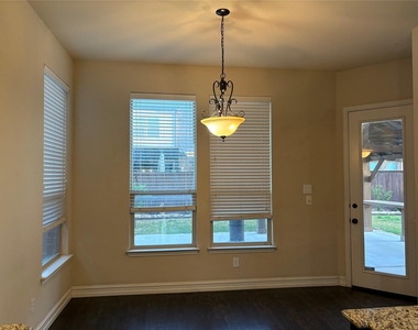 2530 Broadway Drive - Photo Thumbnail 5