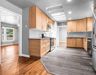 1528 W Day Street - Photo Thumbnail 13