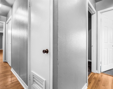 1528 W Day Street - Photo Thumbnail 15