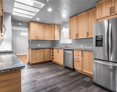1528 W Day Street - Photo Thumbnail 3