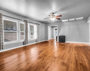 1528 W Day Street - Photo Thumbnail 9