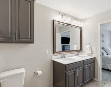 1256 Eagle Lane - Photo Thumbnail 14