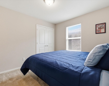 1256 Eagle Lane - Photo Thumbnail 15
