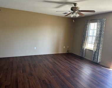 103 S Morrow Street - Photo Thumbnail 2