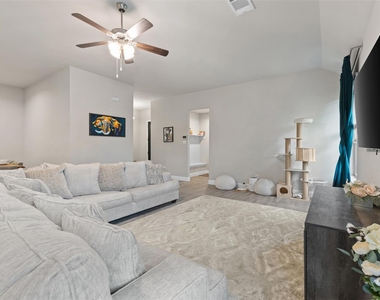 1029 Greencove Drive - Photo Thumbnail 13