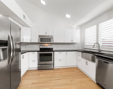 4242 N Capistrano Drive - Photo Thumbnail 4