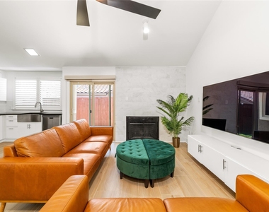 4242 N Capistrano Drive - Photo Thumbnail 9
