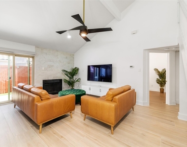 4242 N Capistrano Drive - Photo Thumbnail 11