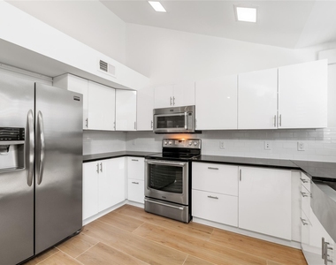 4242 N Capistrano Drive - Photo Thumbnail 6