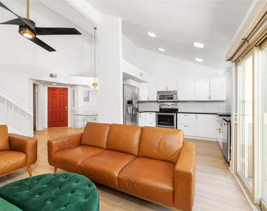 4242 N Capistrano Drive - Photo Thumbnail 10
