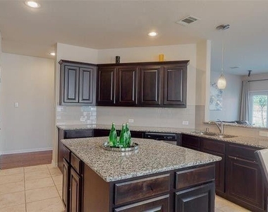 3929 Muscadine Drive - Photo Thumbnail 6