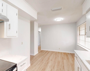 1208 S Benton Street - Photo Thumbnail 4