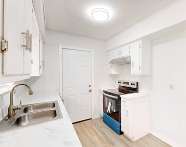 1208 S Benton Street - Photo Thumbnail 2