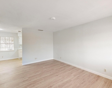 1208 S Benton Street - Photo Thumbnail 11