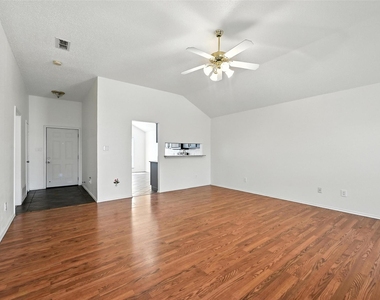 1455 Morrison Drive - Photo Thumbnail 4