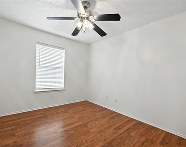 1455 Morrison Drive - Photo Thumbnail 5
