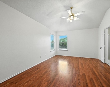 1455 Morrison Drive - Photo Thumbnail 9