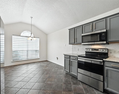 1455 Morrison Drive - Photo Thumbnail 3