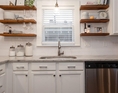 4826 Pershing Avenue - Photo Thumbnail 14