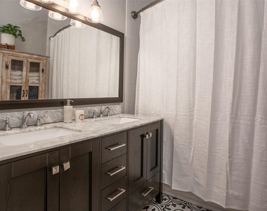 4826 Pershing Avenue - Photo Thumbnail 21