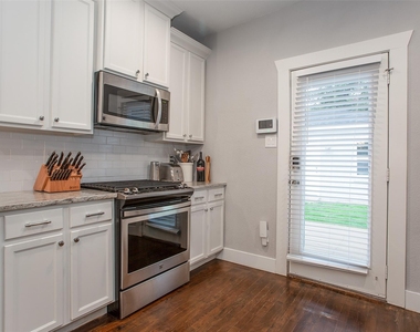 4826 Pershing Avenue - Photo Thumbnail 18