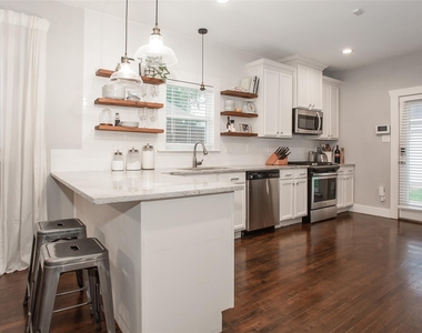 4826 Pershing Avenue - Photo Thumbnail 15