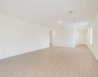 1409 Merlin Bluff Street - Photo Thumbnail 7