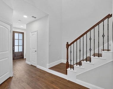 2873 Creekway Drive - Photo Thumbnail 4